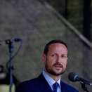 Kronprins Haakon taler i Geiranger (Foto: Stian Lysberg Solum / NTB scanpix)